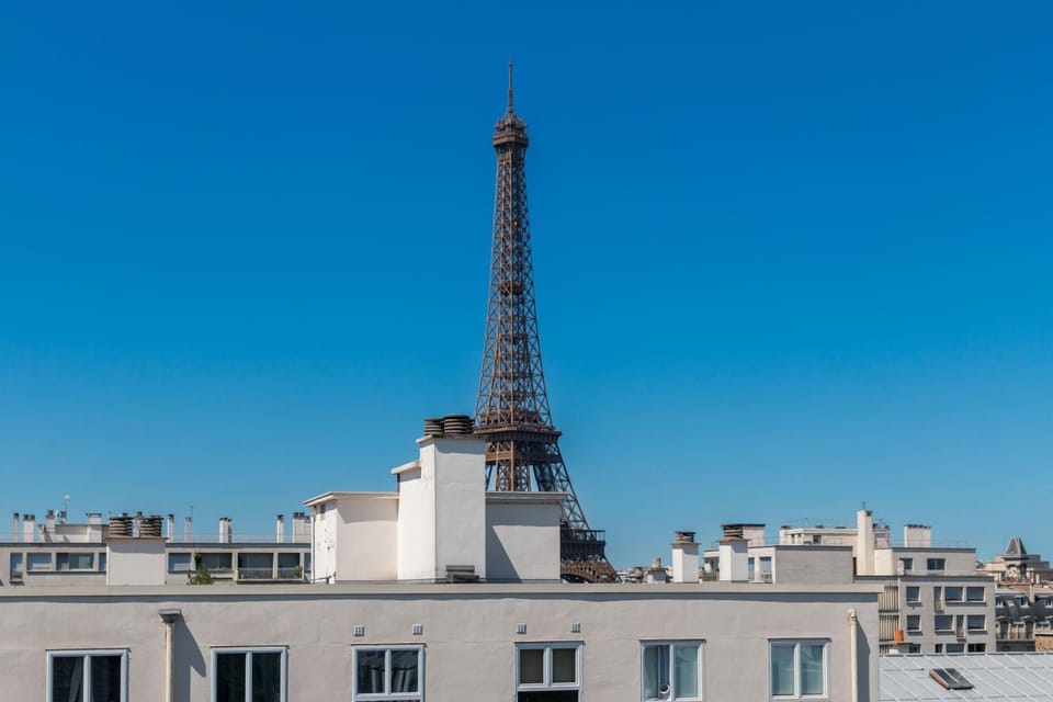 Duplex lumineux avec vue Tour Eiffel - Paris 7e Bed and Breakfast in Paris