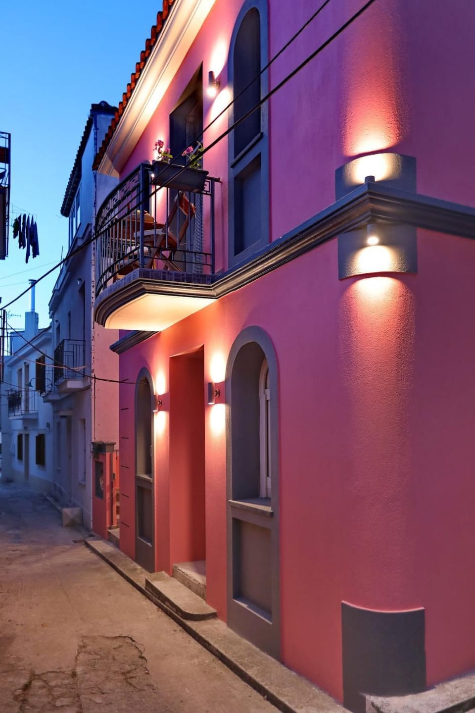 Fouxia-Yellow Apartment in Skopelos