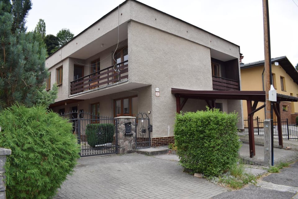 Property building, Neighbourhood, Parking