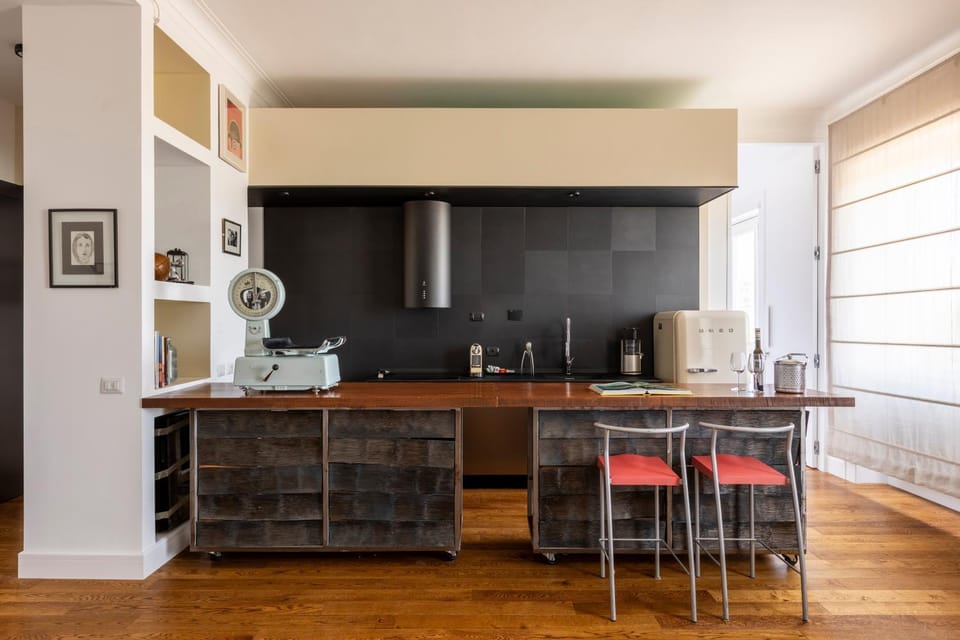 Kitchen or kitchenette, Dining area, stove