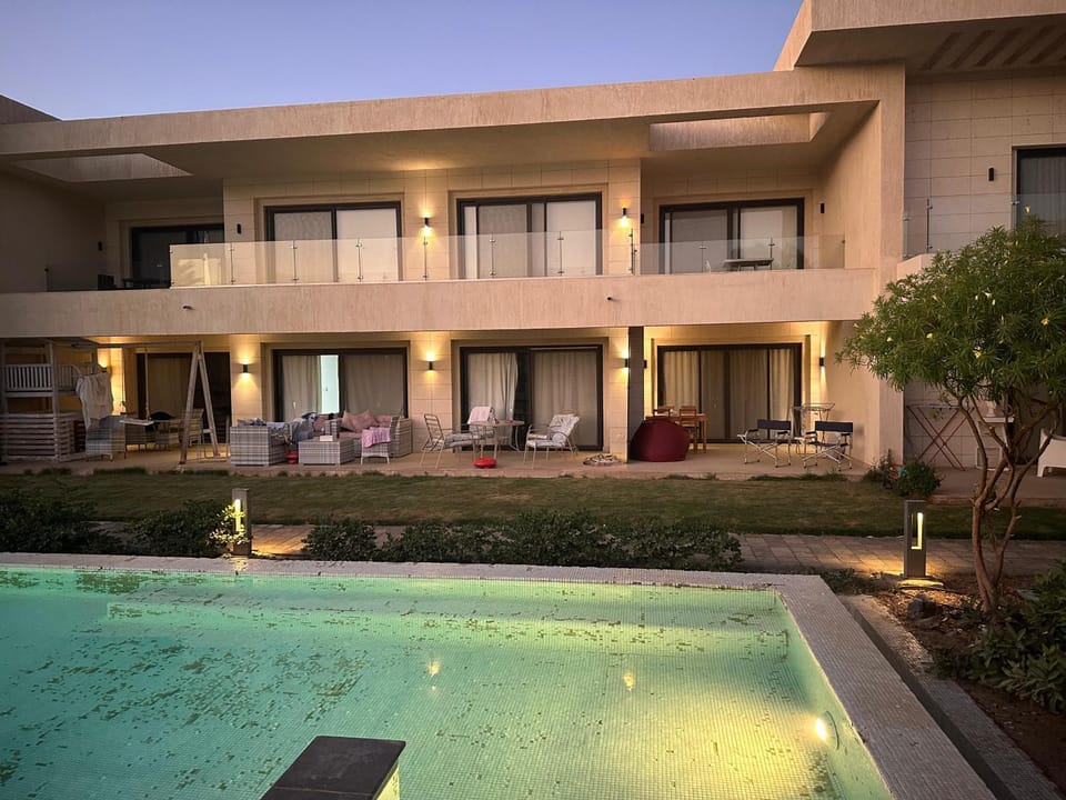 Property building, Swimming pool