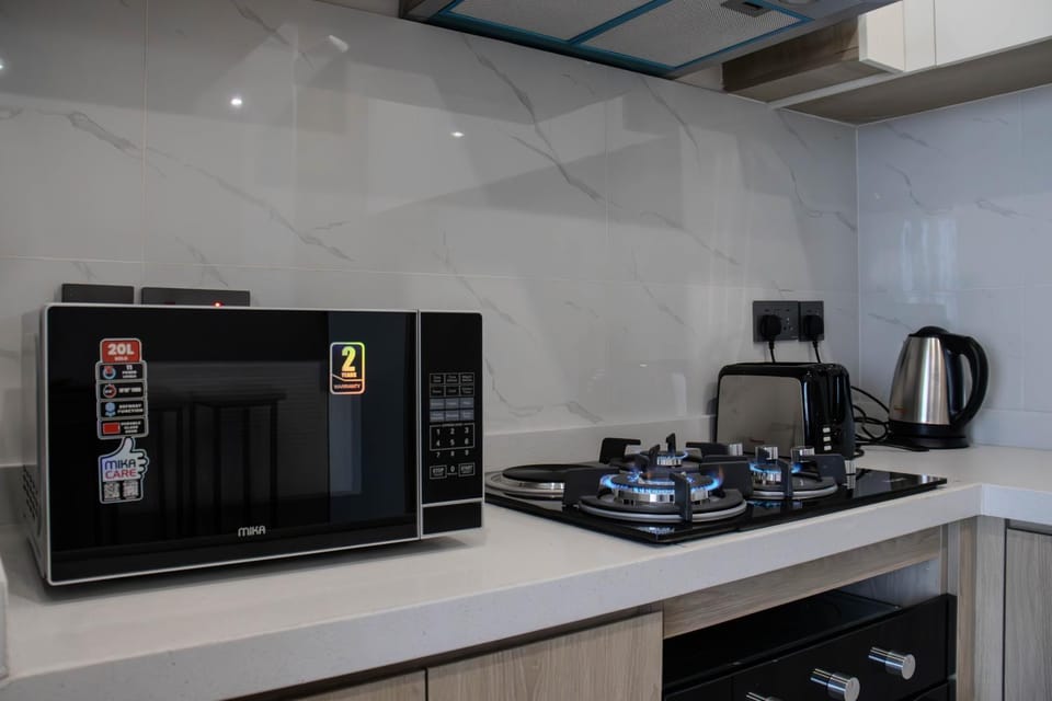 Coffee/tea facilities, Kitchen or kitchenette, stove, toaster