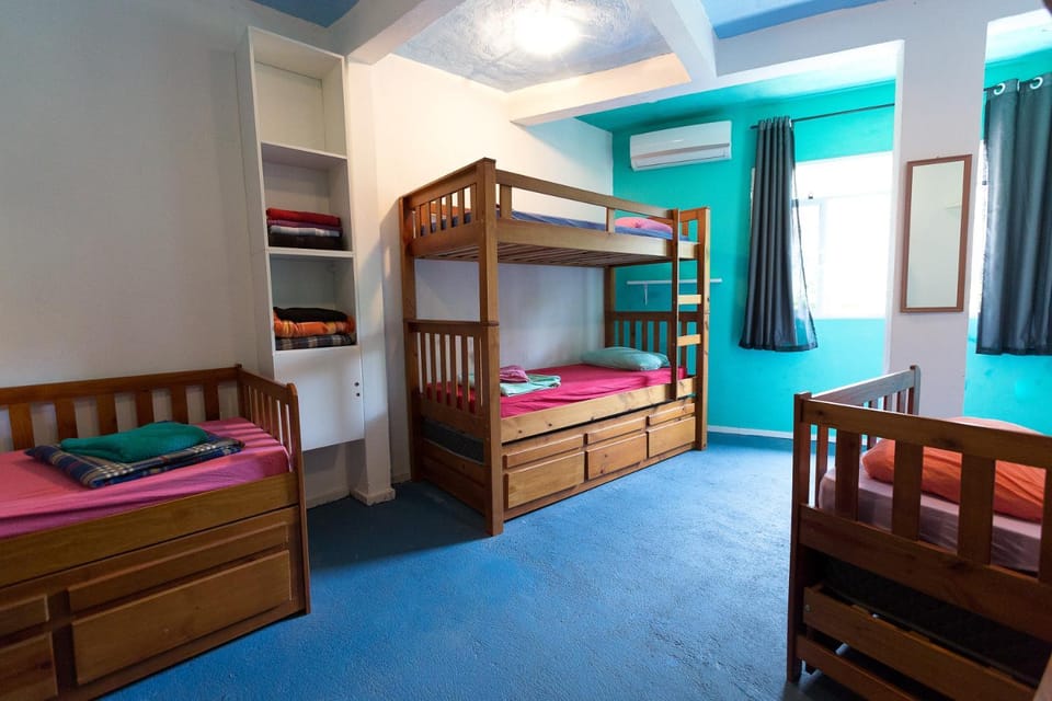Bedroom, bunk bed