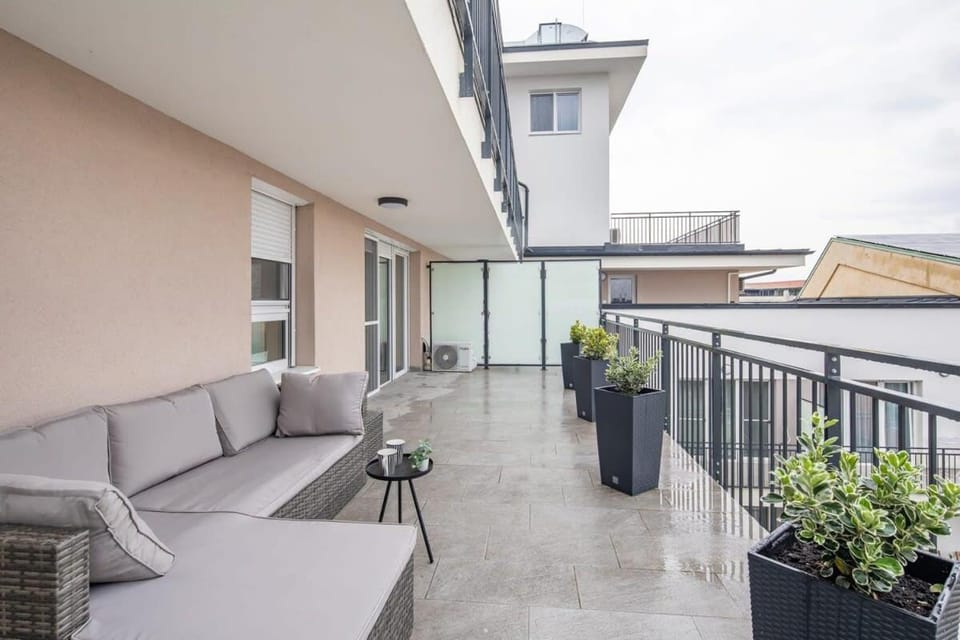 Penthouse - NEW - Modern & Quiet Apartment in Budapest