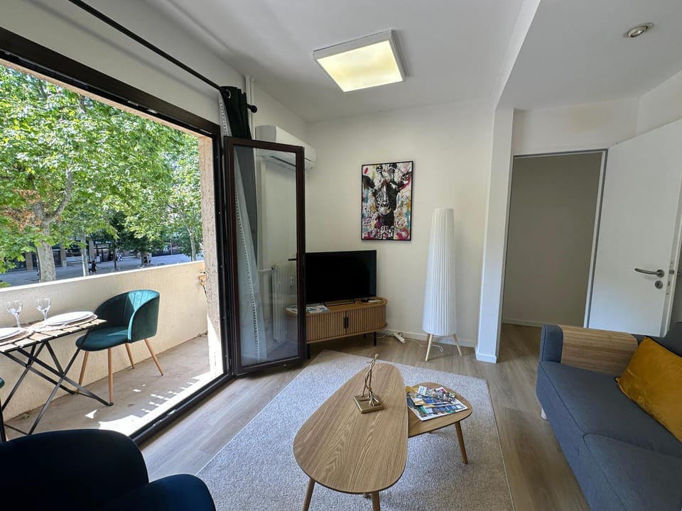 Patio, Communal lounge/ TV room, TV and multimedia, Living room, Seating area