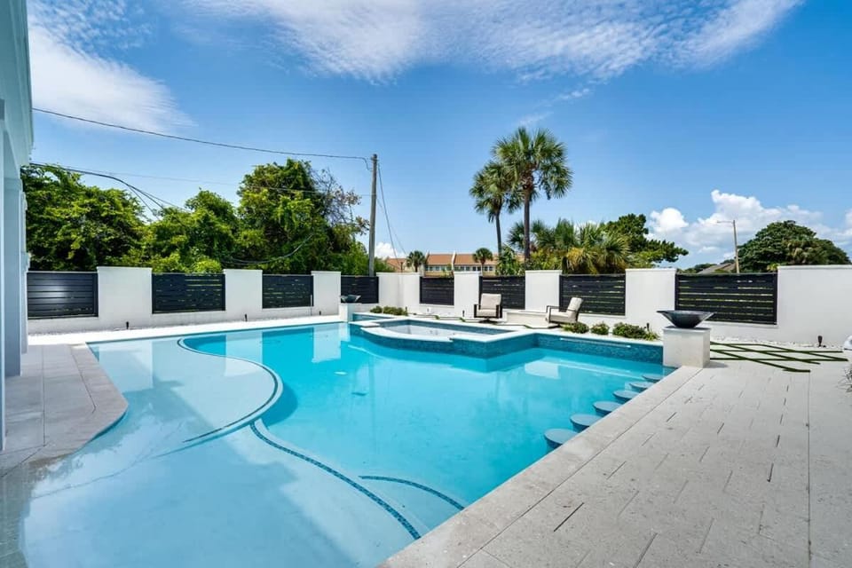 Day, Pool view, Swimming pool, sunbed