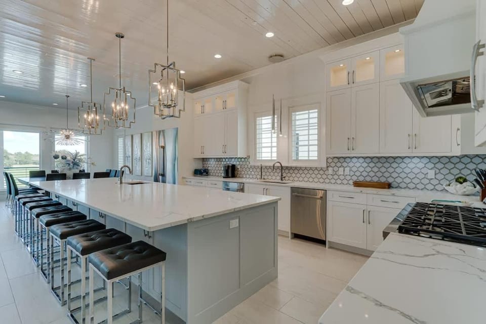 Kitchen or kitchenette, Dining area, dishwasher, stove