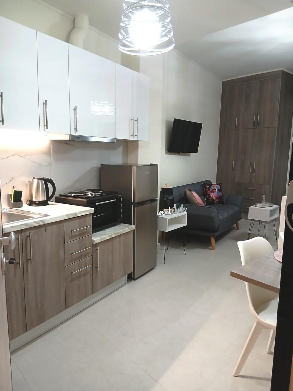 Seating area, Dining area