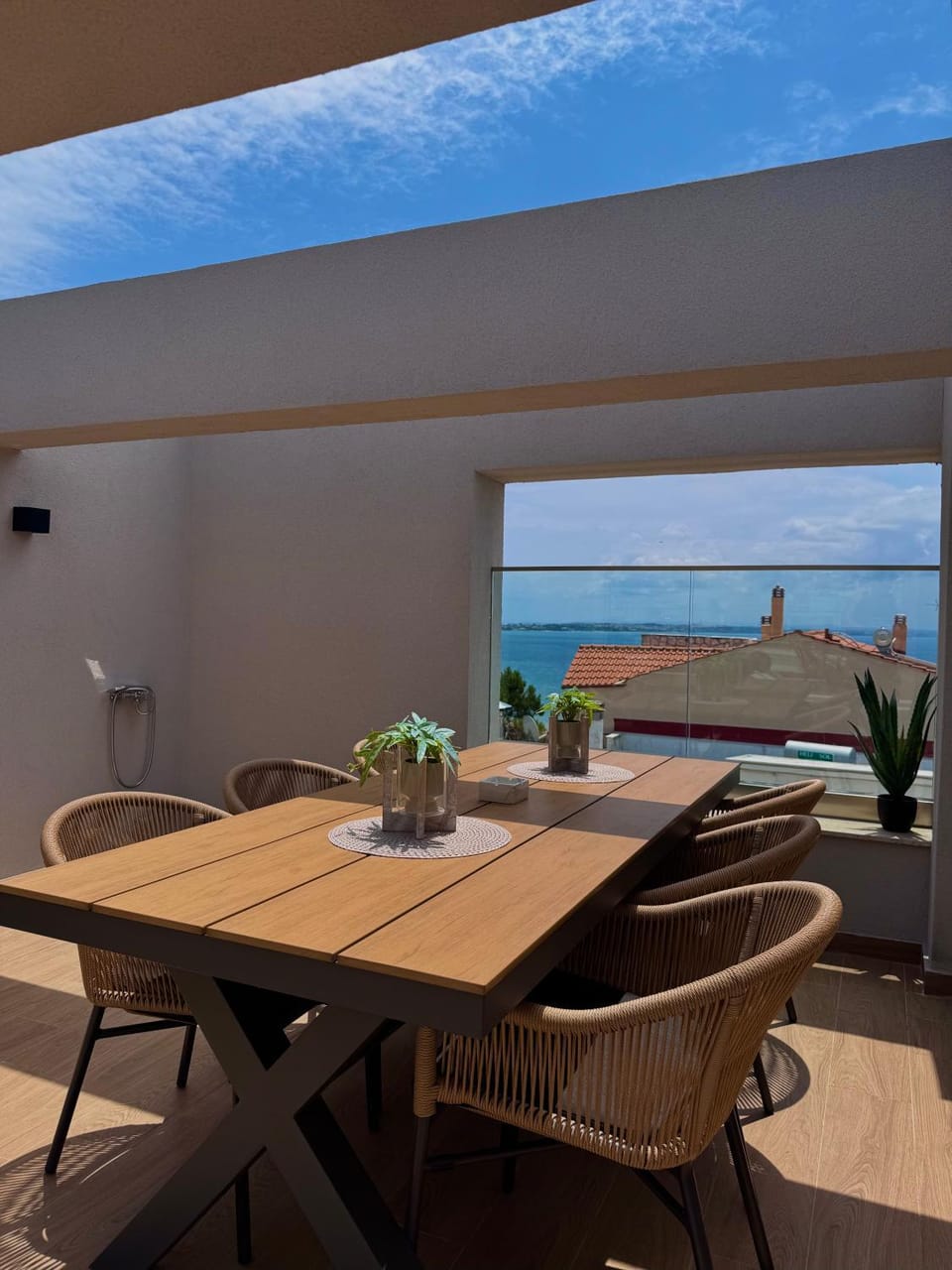 Day, View (from property/room), Balcony/Terrace, Dining area, Sea view