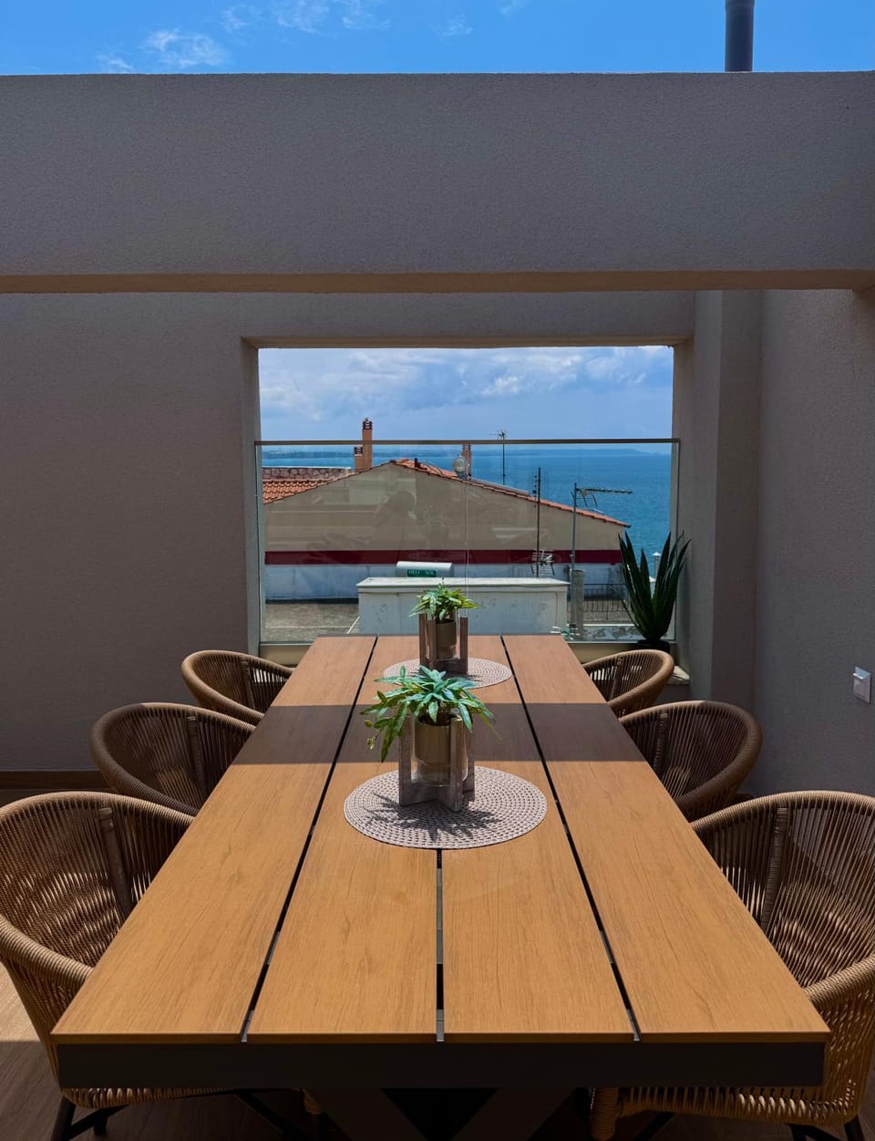 Patio, Day, Natural landscape, View (from property/room), Balcony/Terrace, Dining area, Sea view