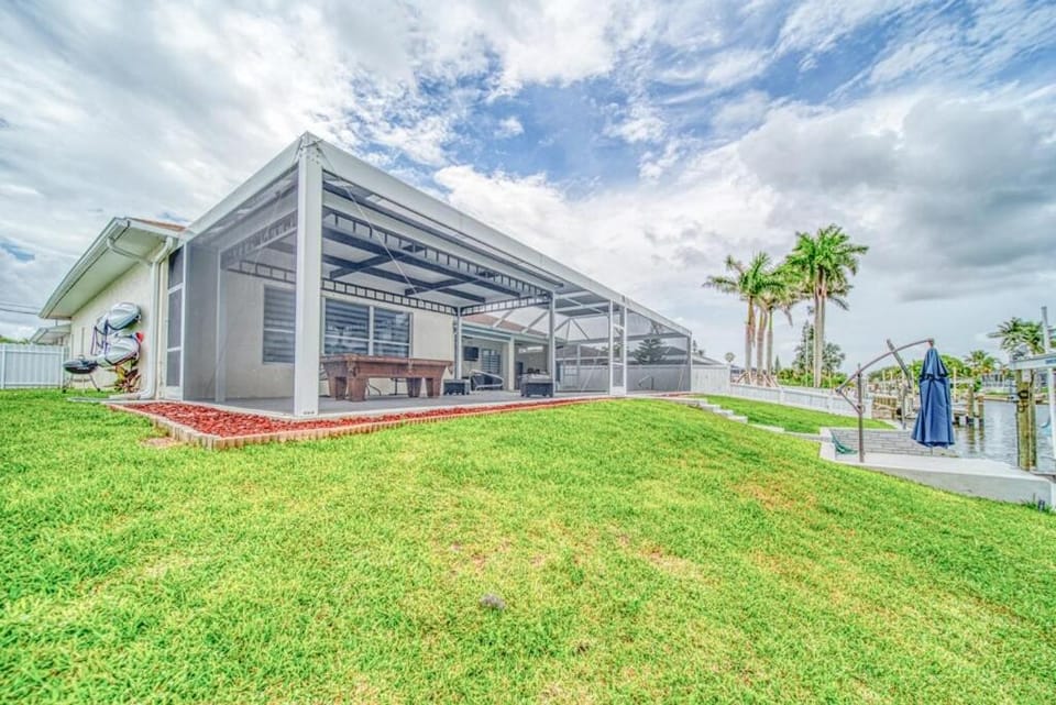 The Salty Stay - Heated Pool House in Cape Coral