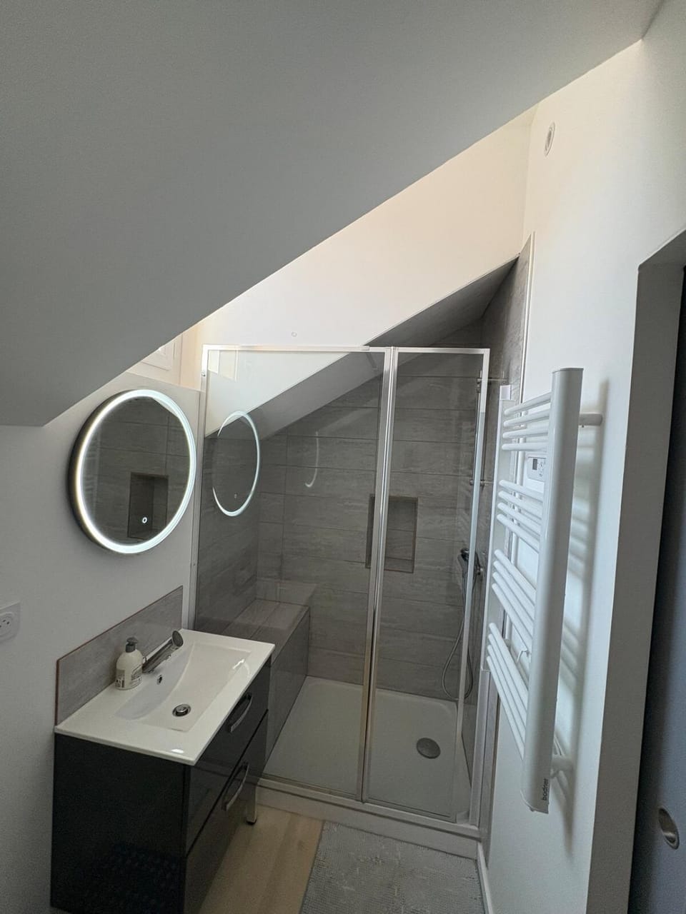 Appartement rénové en centre-ville avec terrasse Apartment in Occitanie