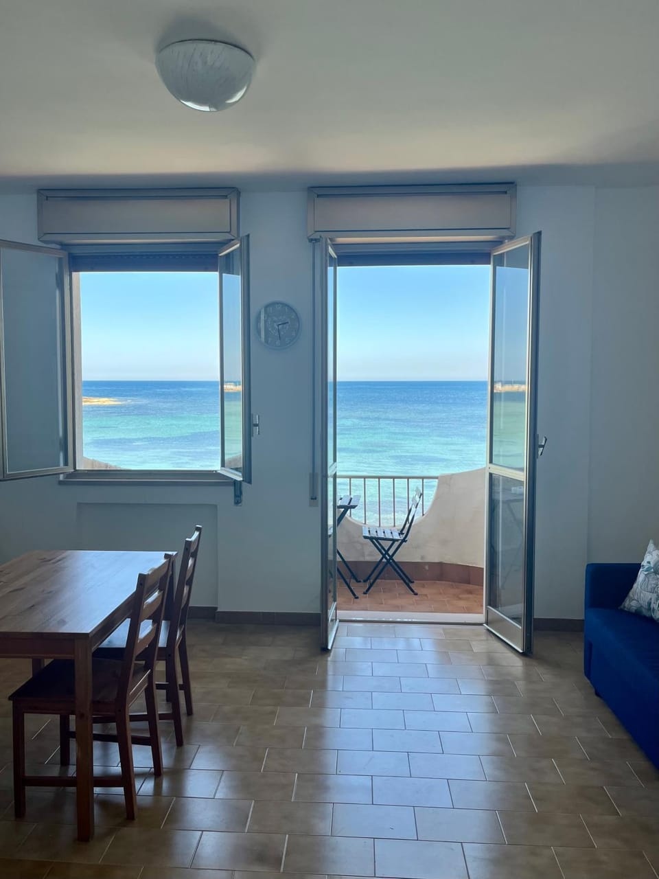 View (from property/room), Living room, Photo of the whole room, Seating area, Dining area, Sea view