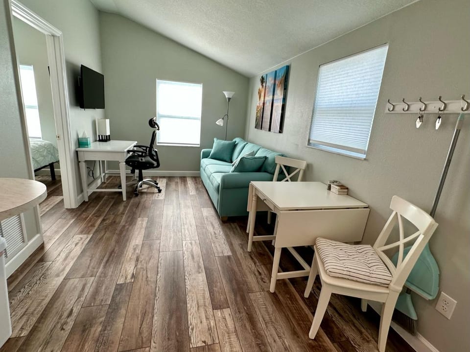 TV and multimedia, Living room, Seating area, Dining area, Evening entertainment