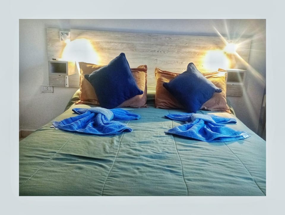 Bed, Photo of the whole room, Bedroom, room service, towels