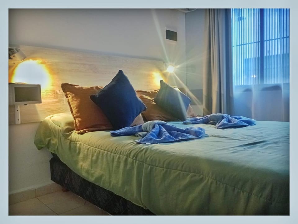 Bed, Photo of the whole room, Bedroom, room service, towels