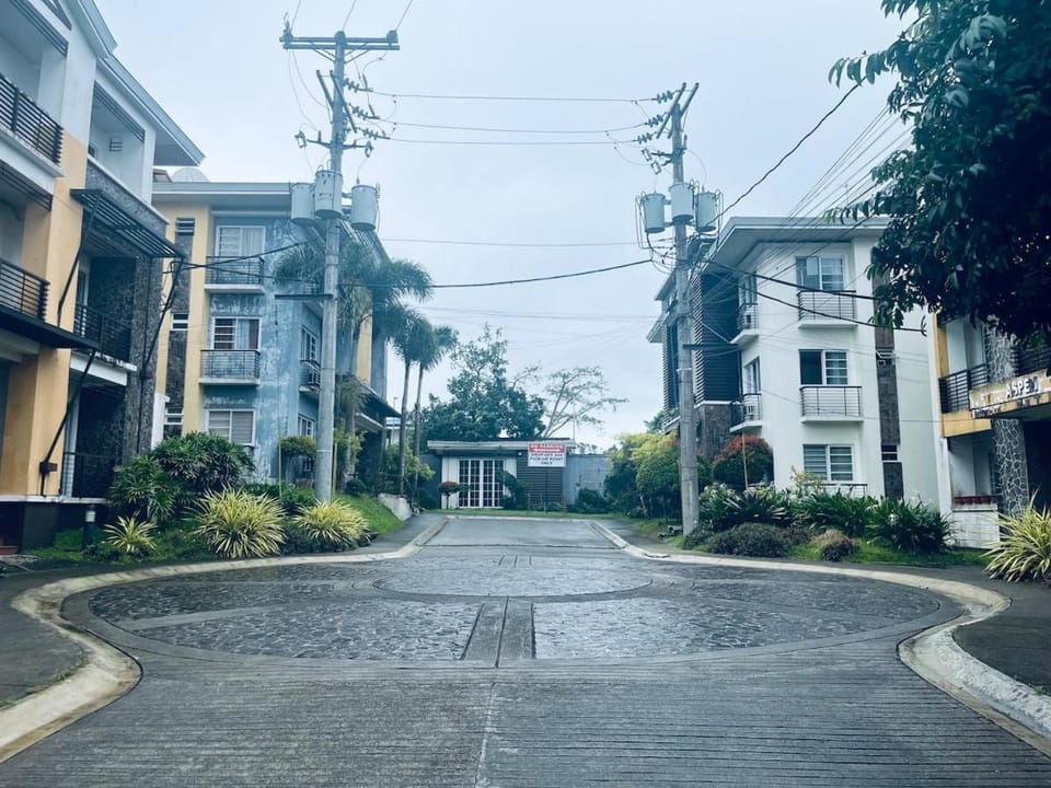 1BR Tagaytay Condo Staycation near Sky Ranch Apartment in Tagaytay