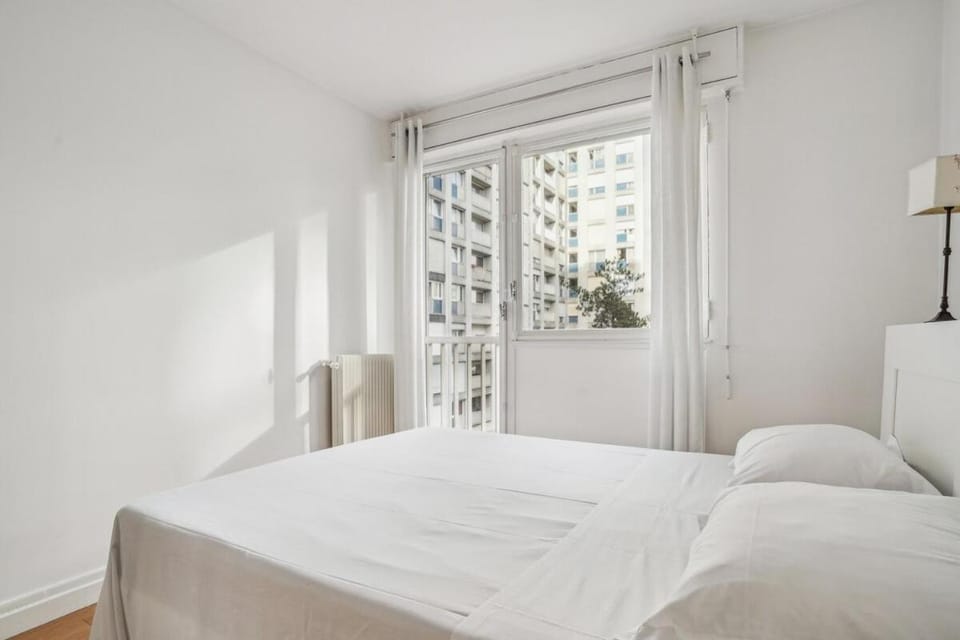 Nice and bright flat near Eiffel Tower Apartment in Paris