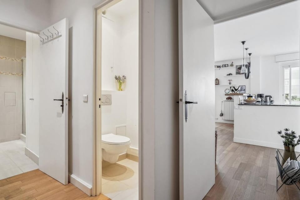 Nice and bright flat near Eiffel Tower Apartment in Paris