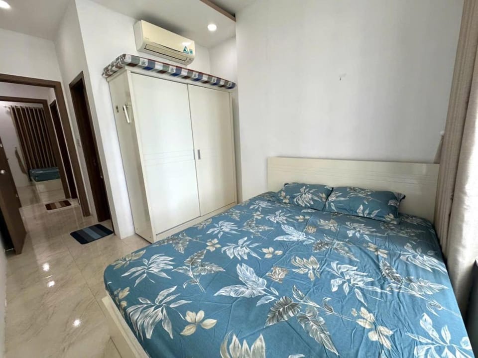 Bed, Bedroom, wardrobe, air conditioner