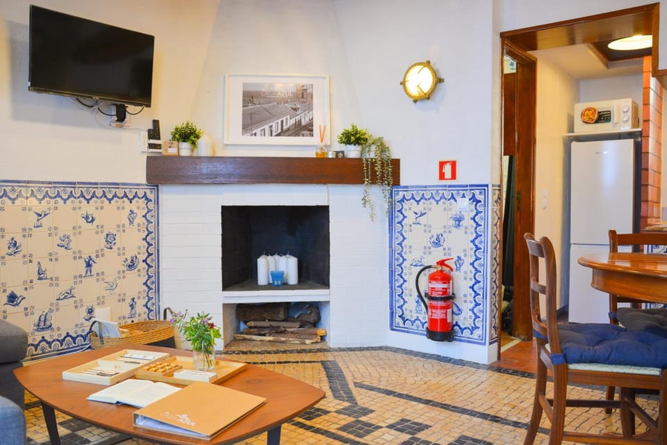 Communal lounge/ TV room, TV and multimedia, Living room, Seating area, Evening entertainment
