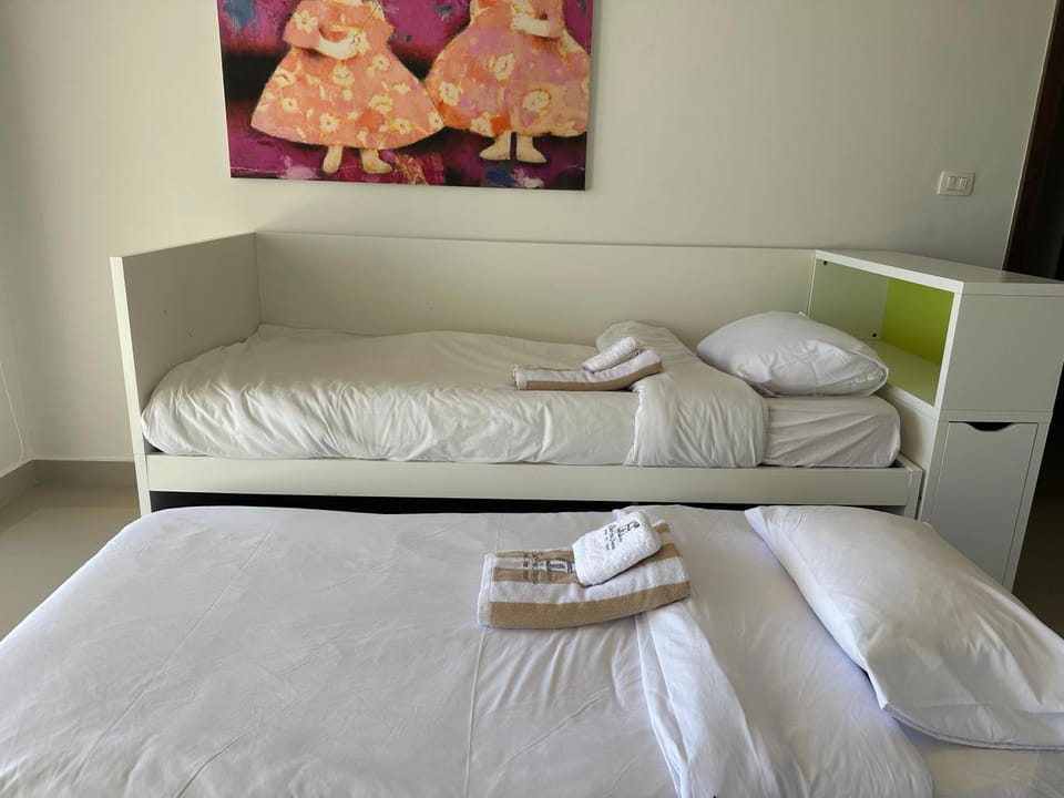 Bed, Bedroom, bunk bed