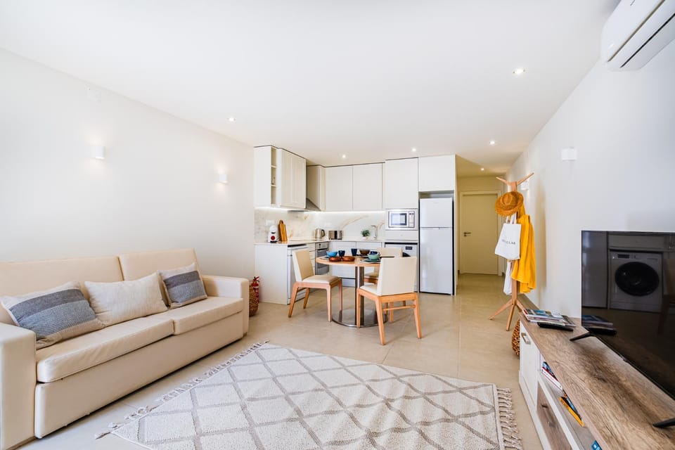 Communal lounge/ TV room, TV and multimedia, Kitchen or kitchenette, Living room, Dining area