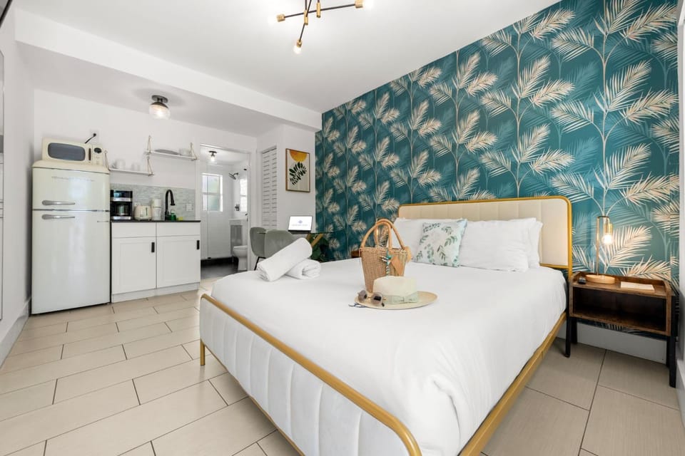 Bed, Kitchen or kitchenette