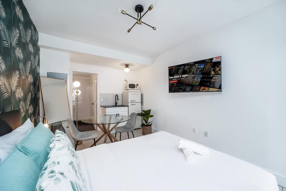 Bed, Kitchen or kitchenette, Photo of the whole room, Bedroom