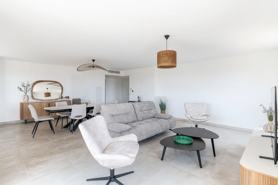 Lovely flat with terracce Apartment in Antibes