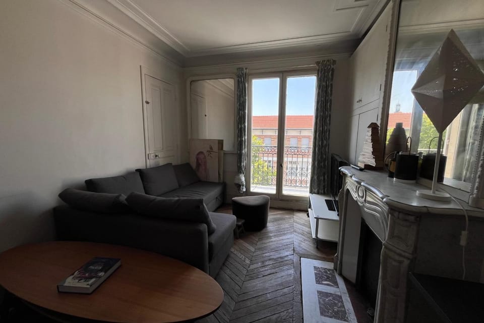 Apartment with balcony Eiffel Tower view Apartment in Paris