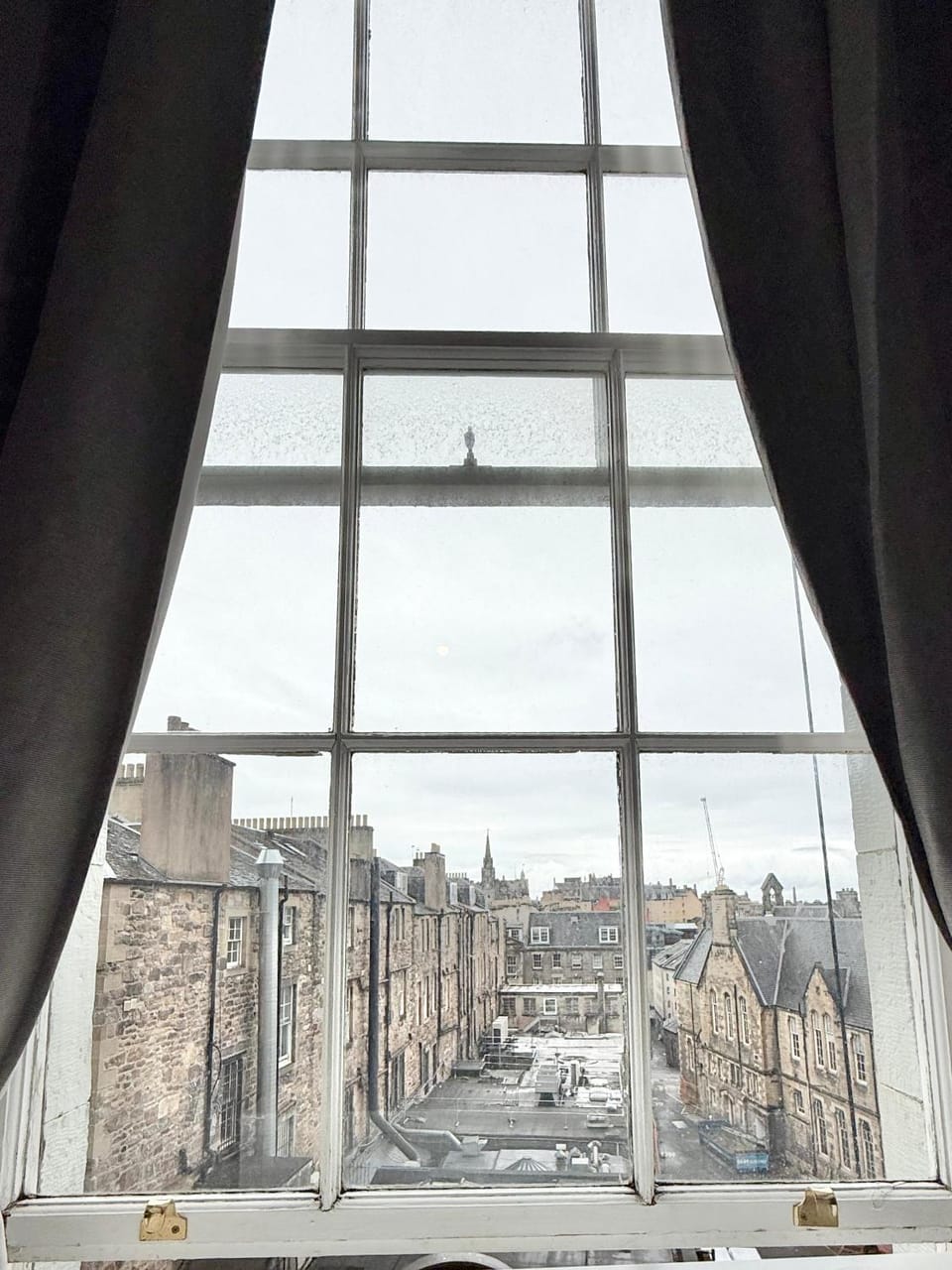 3rd Floor 2 bedrooms flat in Old town of Edinburgh Apartment in Edinburgh