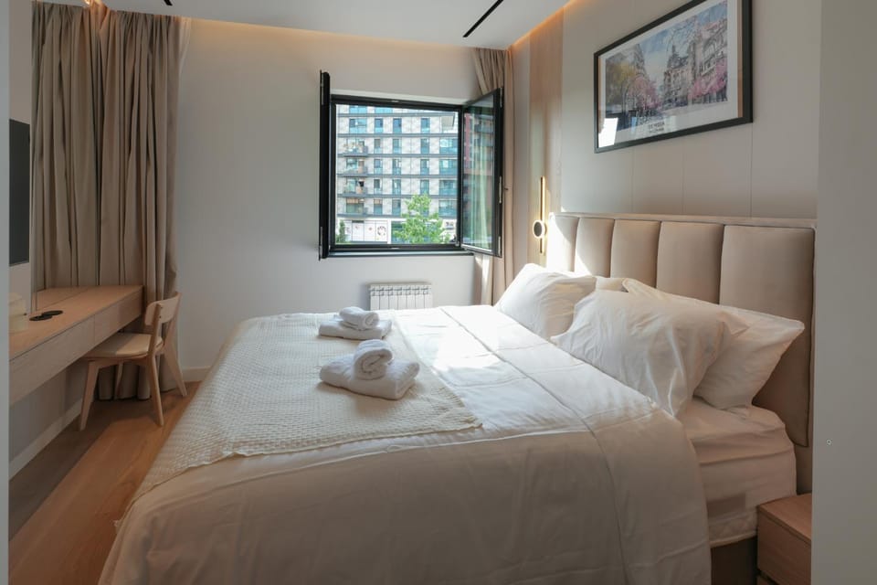 Bed, Photo of the whole room, Bedroom, towels