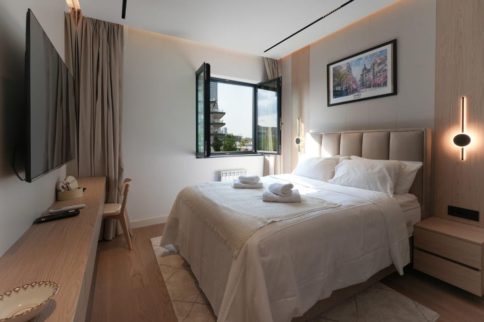 Bed, Photo of the whole room, Bedroom, towels