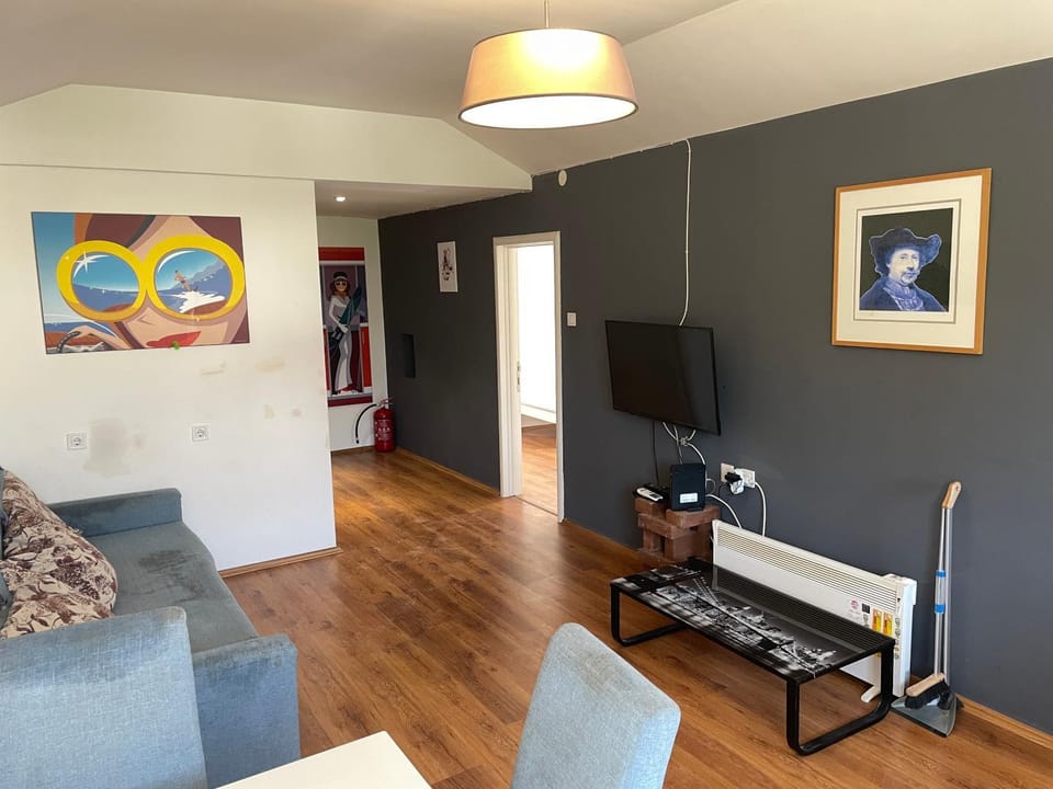 Communal lounge/ TV room, TV and multimedia, Living room, Seating area