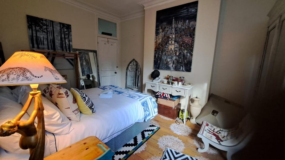 Putney West Hill, spacious with comfy bed Close to bus Vacation rental in London