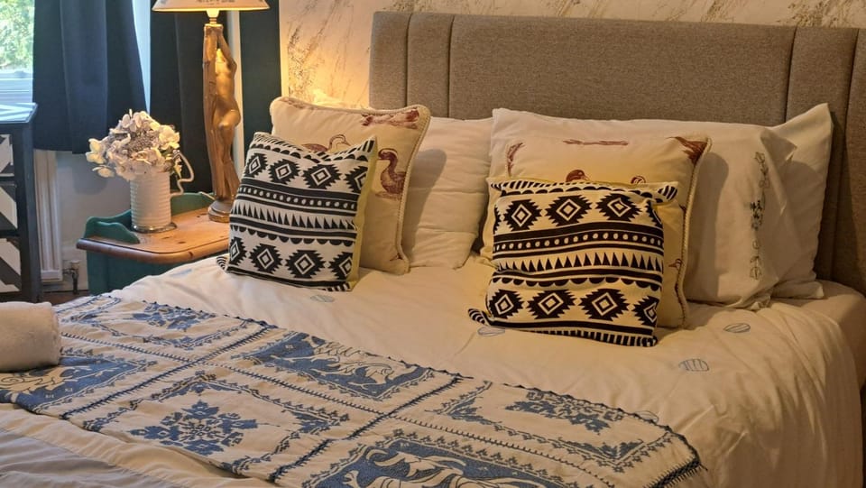 Putney West Hill, spacious with comfy bed Close to bus Vacation rental in London