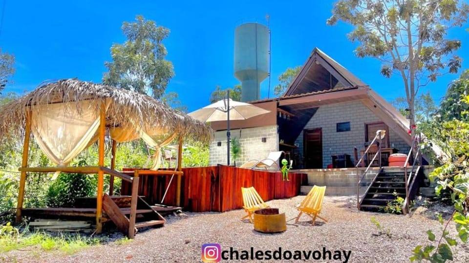 CHALÉS do AVOHAY, lindo chalé com privativa banheira hidromassagem aquecida, apenas 2 minutos da Vila de São Jorge Chalé Guita Chalet in State of Goiás