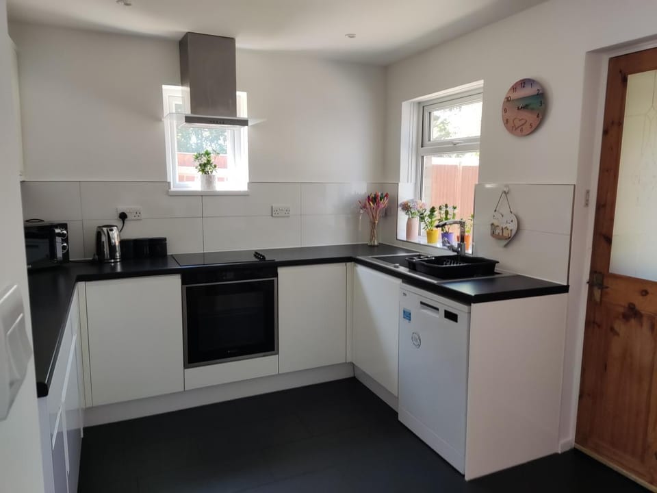 Kitchen or kitchenette, dishwasher, oven, pet friendly, stove