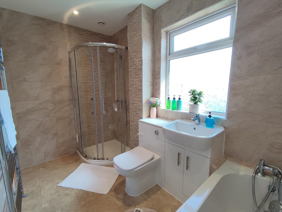 Shower, Toilet, Bathroom, Bath, towels