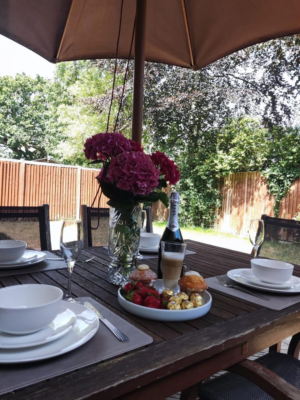 Patio, Garden, Dining area, Garden view