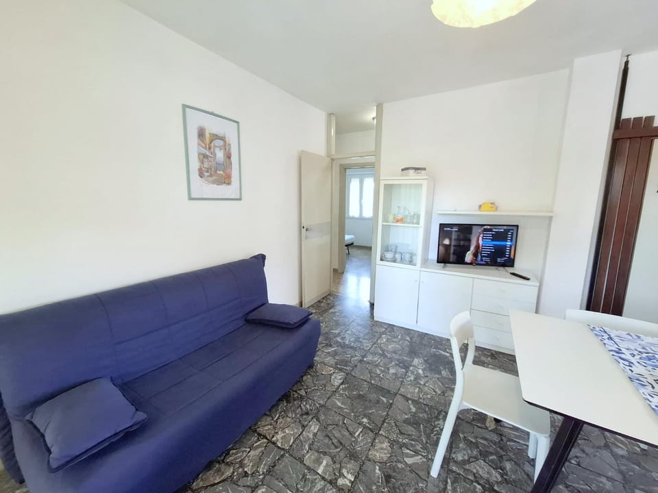 Kitchen or kitchenette, Living room, Dining area, stove