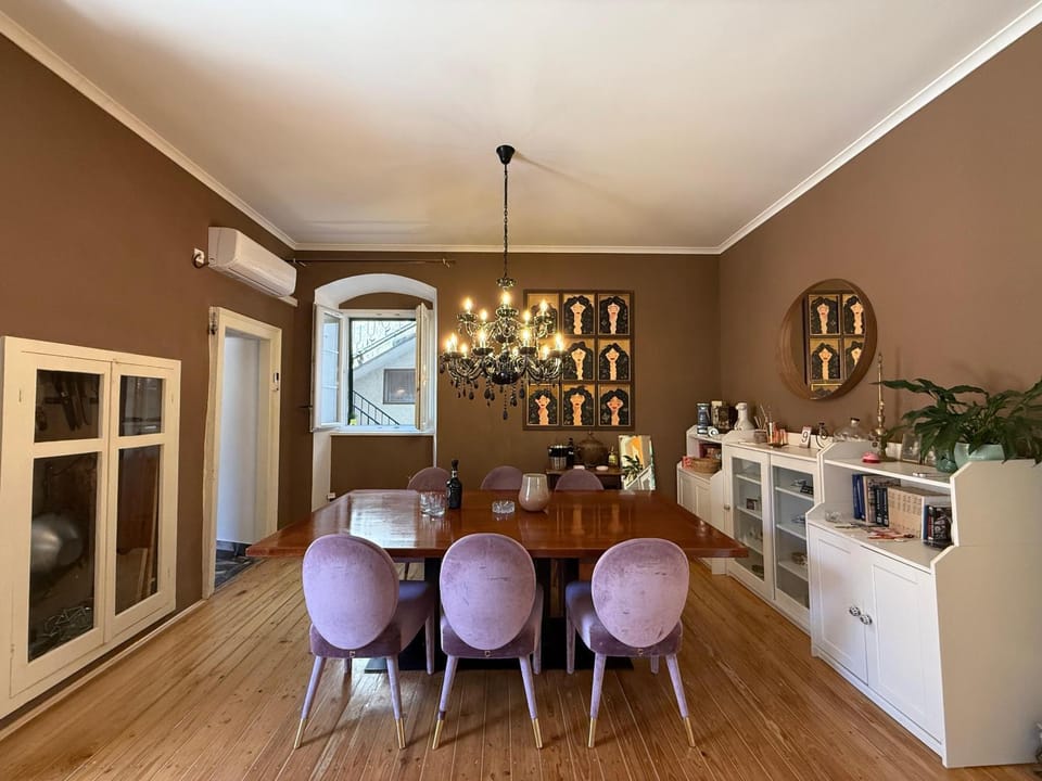 Seating area, Dining area