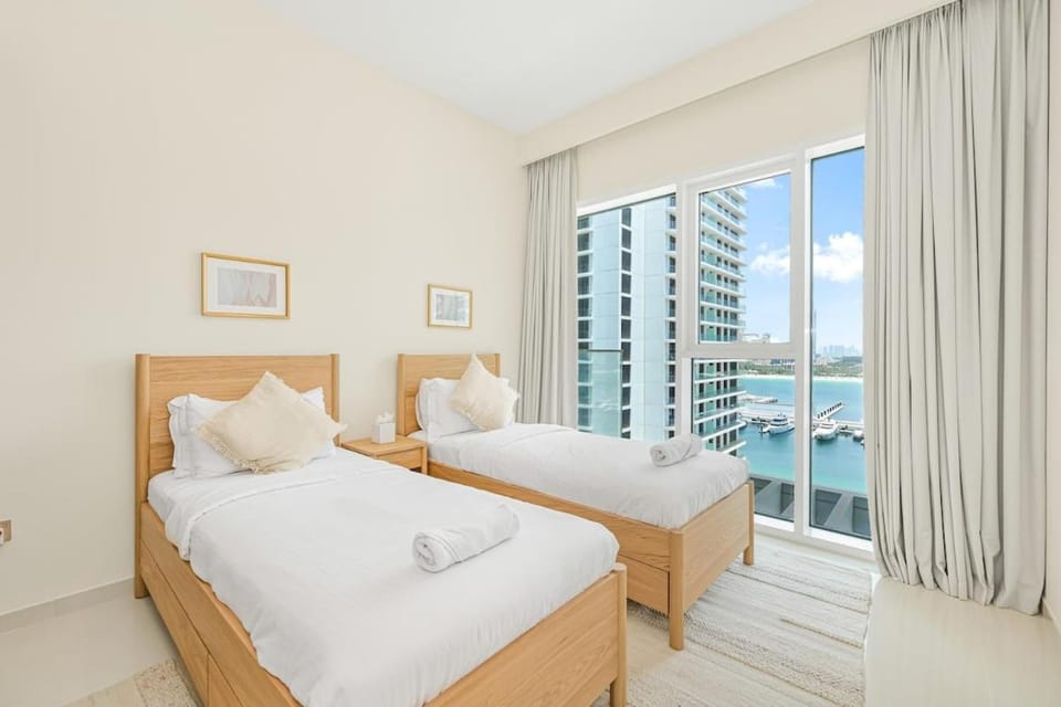 Golden Stays - Luxury Emaar Beachfront 2BR I Sea & Palm Views Apartment in Dubai