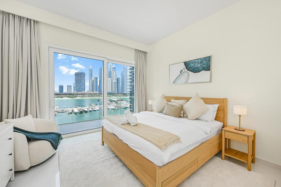 Golden Stays - Luxury Emaar Beachfront 2BR I Sea & Palm Views Apartment in Dubai