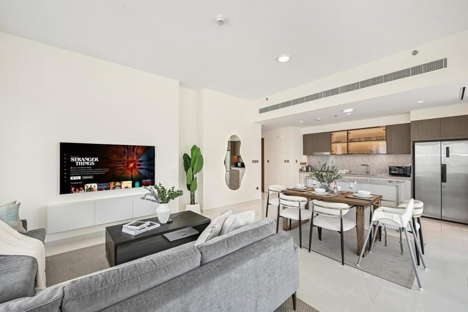 Golden Stays - Luxury Emaar Beachfront 2BR I Sea & Palm Views Apartment in Dubai