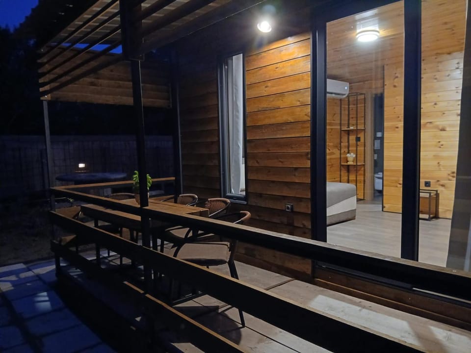 Night, View (from property/room), Balcony/Terrace, Dining area