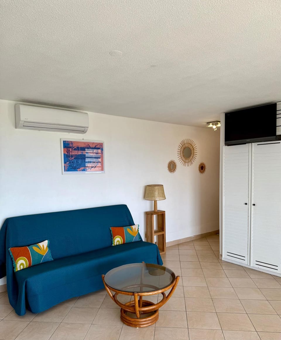 SOLEY DE NEA - Vue mer et montagne, piscine, proche de la plage avec citerne d eau et parking Apartment in Le Gosier