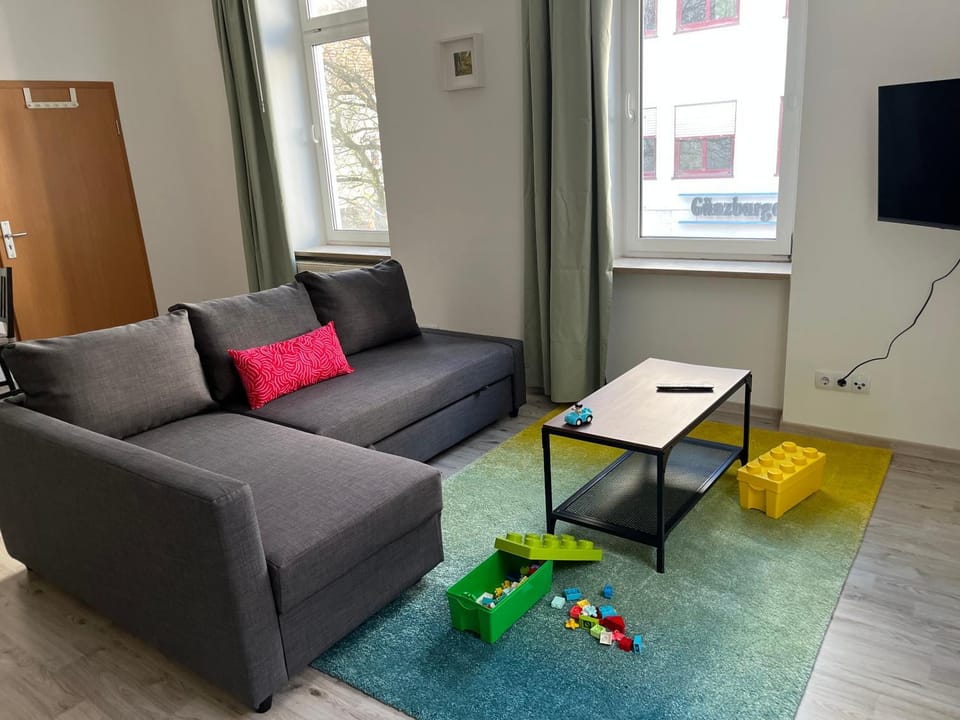 TV and multimedia, Living room, Evening entertainment