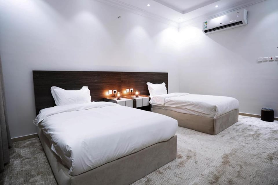 Bed, Photo of the whole room, Bedroom, air conditioner